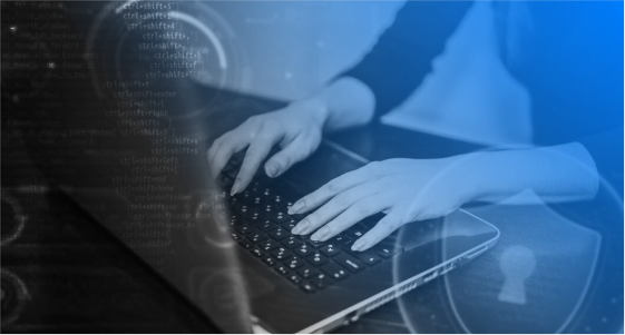 mano_mujer_programando_resized mano_mujer_programando_resized